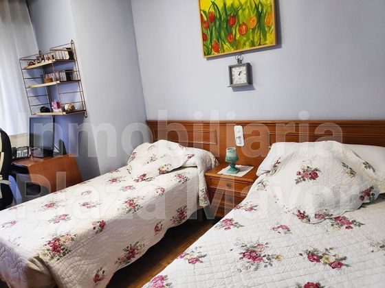 Foto 2 de Pis en venda a Salesas - Labradores de 4 habitacions amb balcó i calefacció