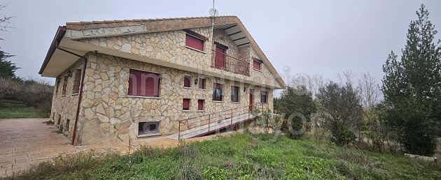 Foto 1 de Venta de chalet en Pino de Tormes (El) de 7 habitaciones con terraza y piscina