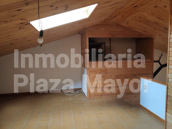 Foto 2 de Casa adosada en venta en Monterrubio de Armuña de 3 habitaciones con piscina y garaje