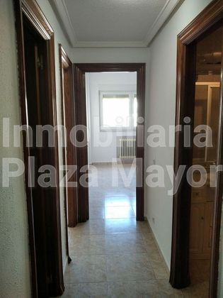 Foto 2 de Pis en venda a Delicias - San Isidro de 3 habitacions amb terrassa i garatge