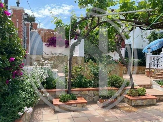Foto 2 de Xalet en venda a Vallirana de 4 habitacions amb terrassa i jardí