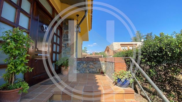 Foto 1 de Xalet en venda a Llinars del Valles de 4 habitacions amb terrassa i jardí