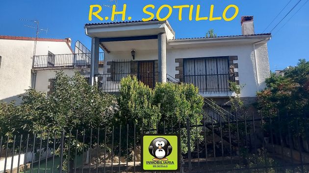 Foto 1 de Casa en venda a calle Escarabajosa de 4 habitacions amb terrassa i garatge
