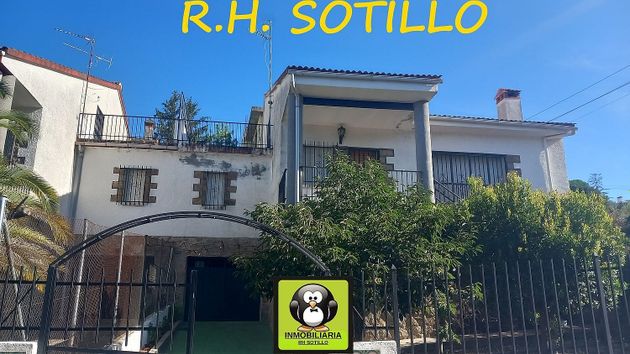 Foto 2 de Casa en venda a calle Escarabajosa de 4 habitacions amb terrassa i garatge