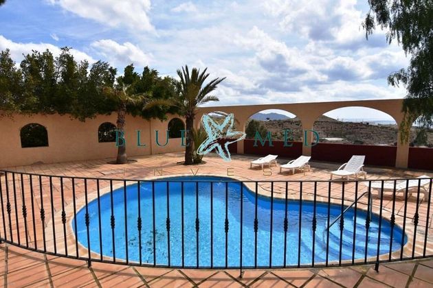 Foto 2 de Venta de chalet en calle Las Balsicas de 6 habitaciones con terraza y piscina