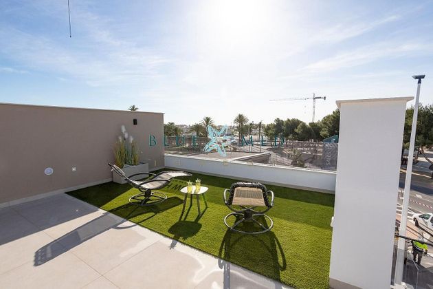 Foto 2 de Piso en venta en Los Peñascos-El Salero-Los Imbernones de 3 habitaciones con terraza y jardín