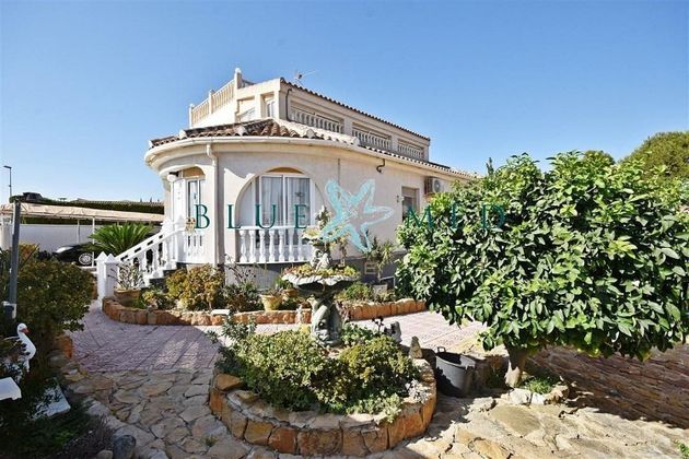 Foto 1 de Xalet en venda a calle Huelva de 4 habitacions amb terrassa i garatge