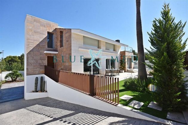 Foto 1 de Xalet en venda a calle Albacete de 4 habitacions amb terrassa i piscina