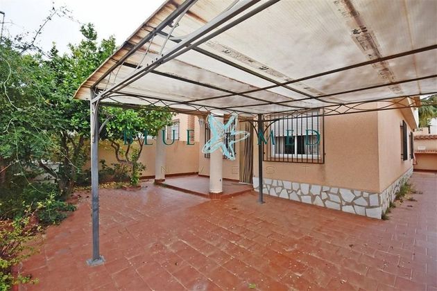 Foto 1 de Chalet en venta en calle Cabo de Santa Pola de 3 habitaciones con terraza y jardín