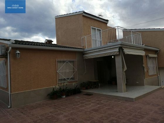 Foto 1 de Xalet en venda a Torrellano de 4 habitacions amb terrassa i balcó