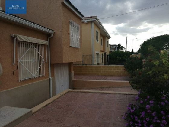 Foto 2 de Chalet en venta en Torrellano de 4 habitaciones con terraza y balcón