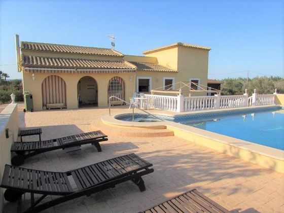 Foto 1 de Casa rural en venda a Catral de 3 habitacions amb terrassa i piscina