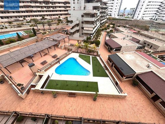 Foto 2 de Pis en lloguer a Los Arenales del Sol de 2 habitacions amb terrassa i piscina