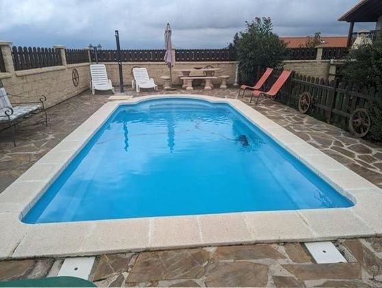 Foto 2 de Xalet en venda a Ayegui de 4 habitacions amb piscina i jardí