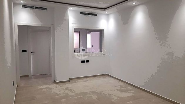Foto 2 de Piso en venta en Centre - Joan Prim de 3 habitaciones con aire acondicionado