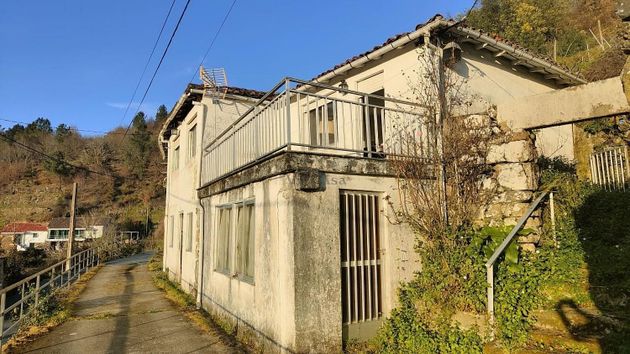 Foto 2 de Venta de casa en Nogueira de Ramuín de 4 habitaciones con terraza y jardín