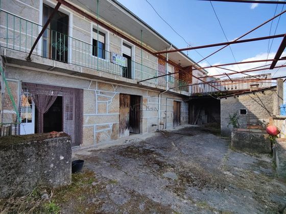 Foto 2 de Chalet en venta en San Cibrao das Viñas de 4 habitaciones con terraza y jardín