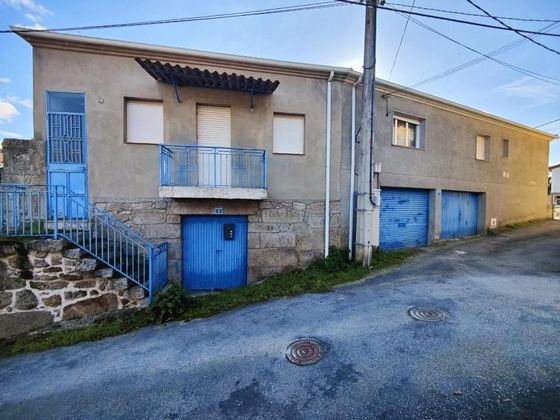 Foto 1 de Chalet en venta en San Cibrao das Viñas de 4 habitaciones con terraza y garaje