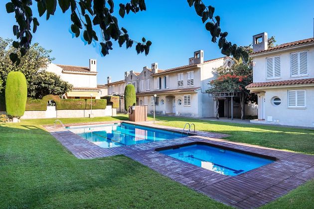 Foto 1 de Casa en venda a calle De Josep Clarà de 3 habitacions amb terrassa i piscina