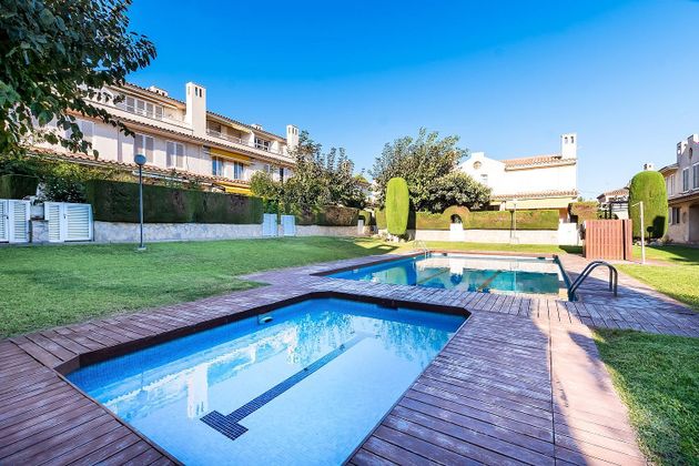 Foto 2 de Casa en venda a calle De Josep Clarà de 3 habitacions amb terrassa i piscina