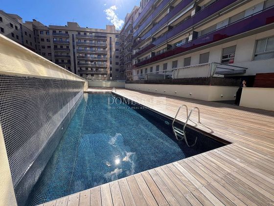 Foto 1 de Venta de piso en El Poblenou de 2 habitaciones con terraza y piscina