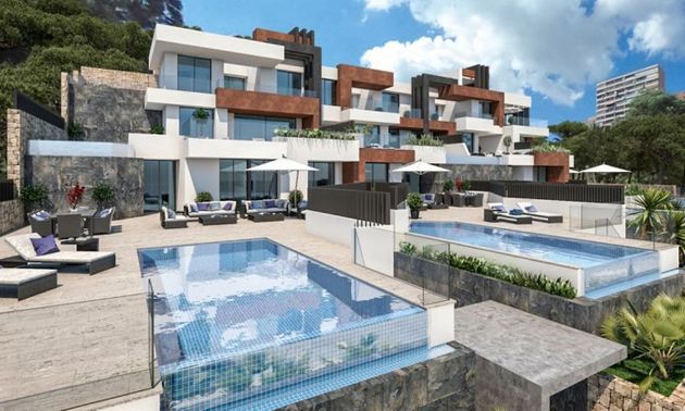 Foto 1 de Ático en venta en Playa de Poniente de 3 habitaciones con terraza y piscina