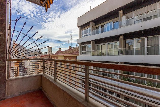 Foto 2 de Pis en venda a Centro - Alicante de 2 habitacions amb terrassa i balcó