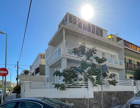 Foto 1 de Casa adossada en venda a calle Cronista Batllori Lorenzo de 5 habitacions amb terrassa i garatge