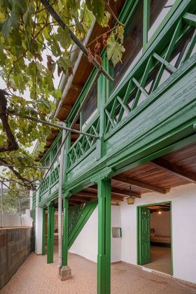 Foto 2 de Casa rural en venda a calle Del Maestro Santiago Casimiro de 7 habitacions amb terrassa i jardí
