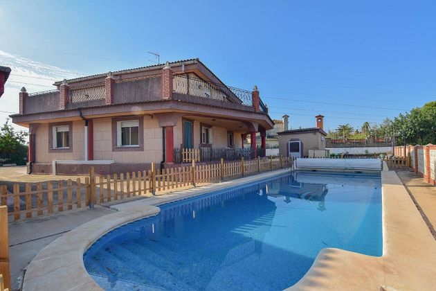 Foto 1 de Chalet en venta en Picassent de 6 habitaciones con terraza y piscina