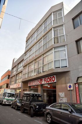 Foto 1 de Alquiler de local en calle Saulo Torón de 1260 m²