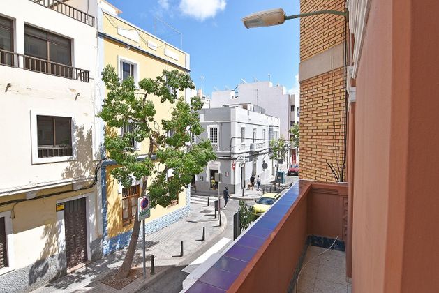 Foto 1 de Casa adossada en venda a Alcaravaneras de 7 habitacions amb terrassa i balcó