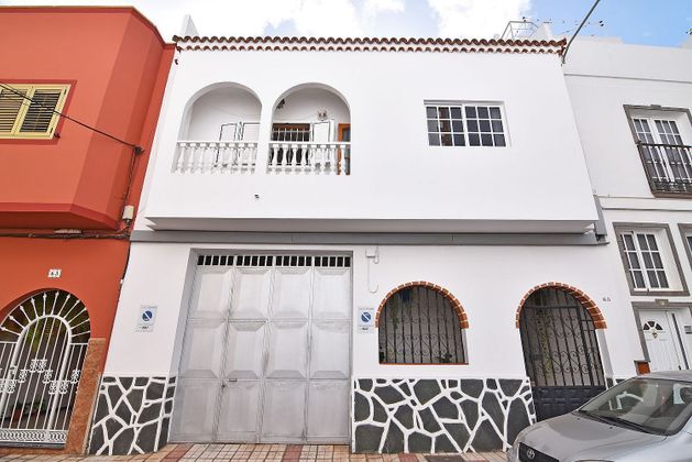 Foto 1 de Casa adossada en venda a calle Poetisa Agustina Romero de 4 habitacions amb terrassa i garatge