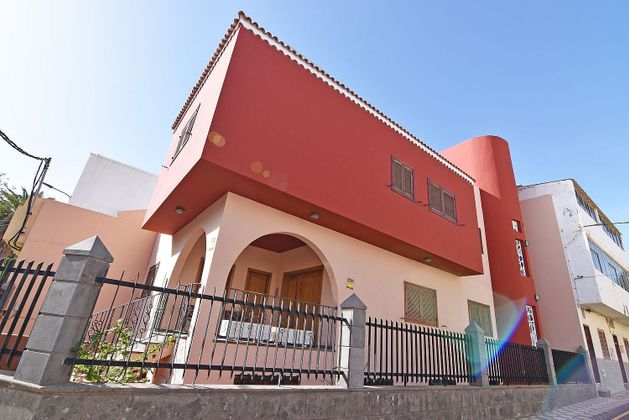 Foto 1 de Casa en venda a Agüimes de 4 habitacions amb terrassa i garatge