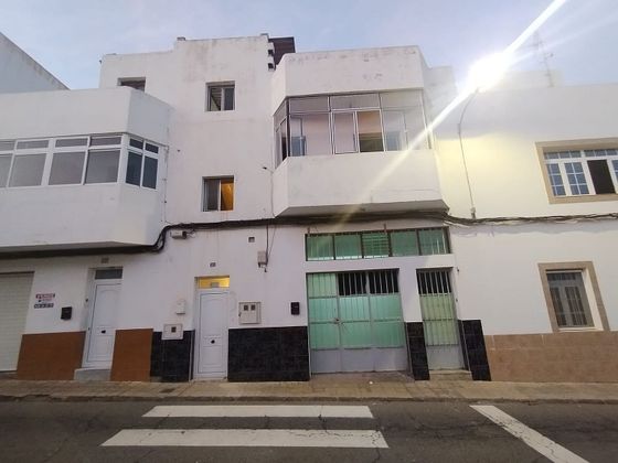 Foto 2 de Casa en venta en Vecindario-Paredilla-Sardina de 8 habitaciones con balcón