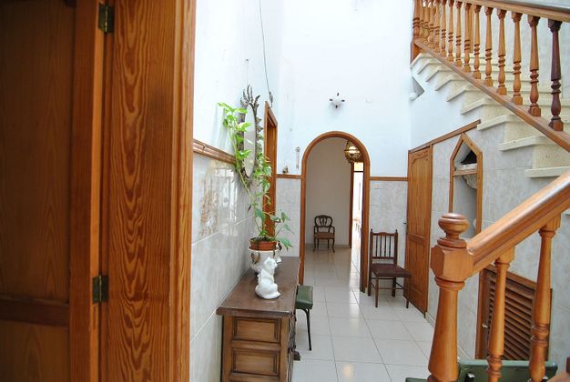 Foto 1 de Casa adossada en venda a calle Cuba de 4 habitacions amb terrassa