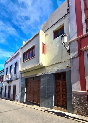 Foto 1 de Venta de casa en plaza De San Roque de 3 habitaciones con terraza