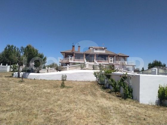 Foto 1 de Chalet en venta en Castellanos de Villiquera de 9 habitaciones con terraza y piscina