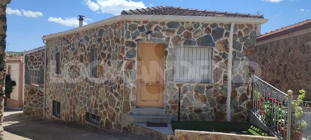 Foto 1 de Casa adossada en venda a Escurial de la Sierra de 3 habitacions amb garatge i calefacció