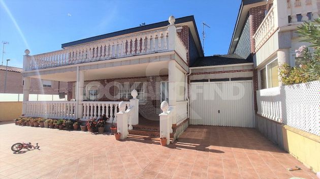 Foto 2 de Casa en venta en Cabrerizos de 4 habitaciones con terraza y garaje