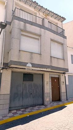 Foto 1 de Casa adossada en venda a calle Calzada de 3 habitacions amb terrassa i garatge