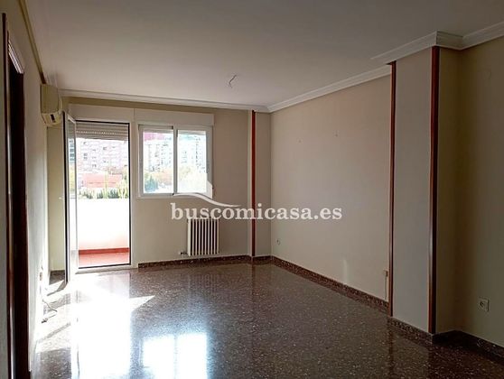 Foto 1 de Venta de piso en Valdeastillas - Fuentezuelas de 4 habitaciones con garaje y jardín