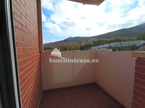 Foto 2 de Pis en venda a Valdeastillas - Fuentezuelas de 4 habitacions amb garatge i jardí
