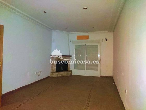 Foto 2 de Xalet en venda a calle Antonio Machado de 4 habitacions amb terrassa i garatge