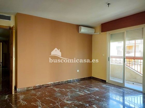 Foto 2 de Venta de piso en Valdeastillas - Fuentezuelas de 4 habitaciones con piscina y garaje