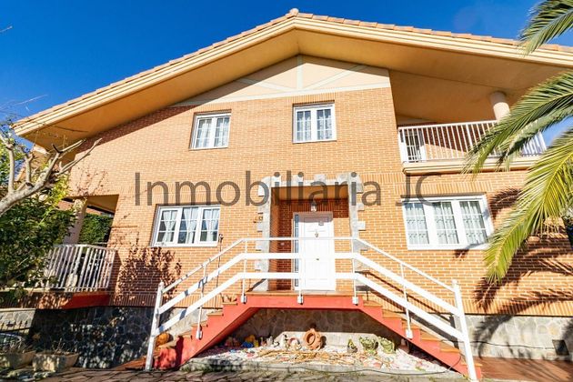 Foto 1 de Chalet en venta en Arnuero de 4 habitaciones con terraza y garaje