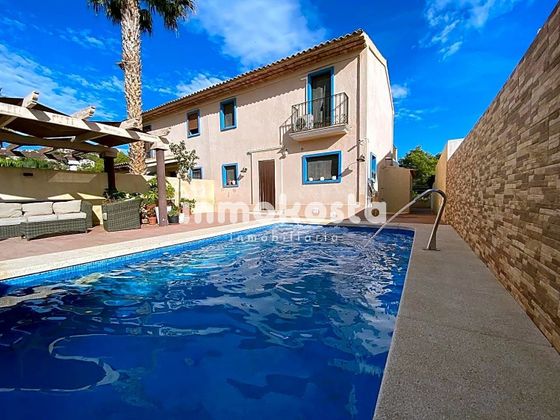 Foto 1 de Casa en venda a Colonia Escandinavia-Cautivador de 3 habitacions amb terrassa i piscina