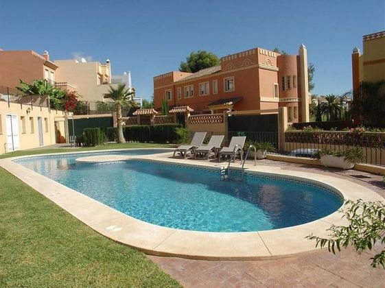 Foto 2 de Venta de casa adosada en Guadalmina de 7 habitaciones con terraza y piscina
