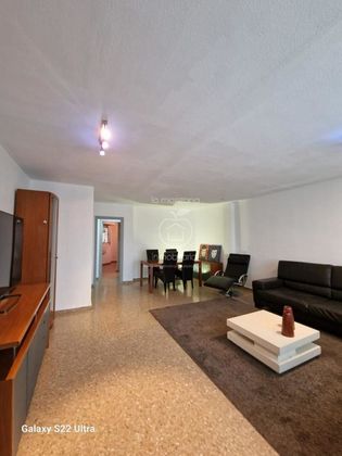 Foto 2 de Piso en venta en Malilla de 3 habitaciones con garaje y balcón