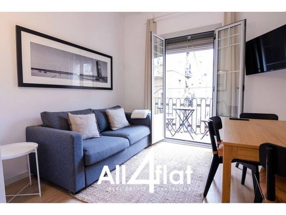 Foto 1 de Alquiler de piso en La Barceloneta de 2 habitaciones con muebles y balcón